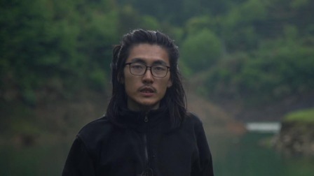 极限生存&middot;遗弃的村落 导演情绪化激怒挑战者 暴雨袭击庇护所漏雨商议集体退赛