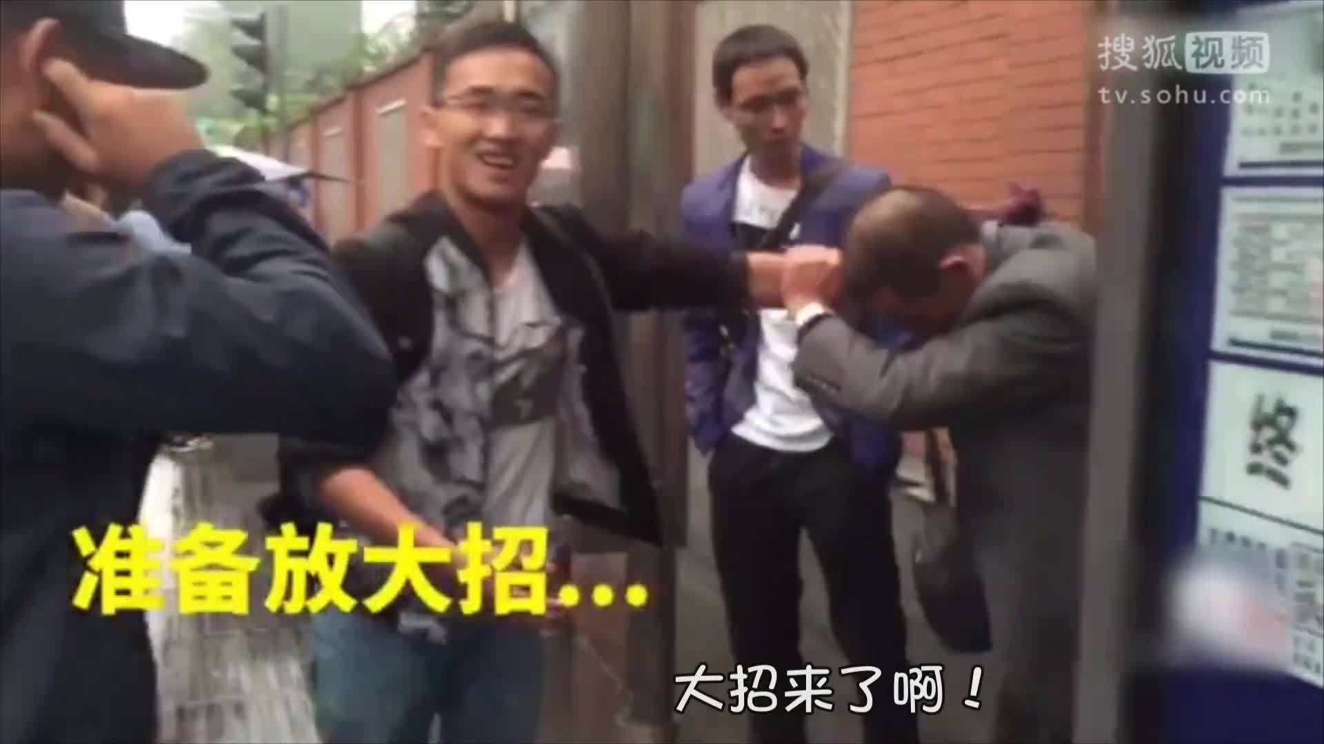 囧闻一箩筐 奔放女贼被抓后当场脱衣！厉害了我的姐【囧闻一箩筐】