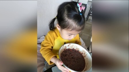 嘻嘻娱乐 2017 11月 章子怡晒醒醒吃饭图 碗比脸大不能更可爱 171121