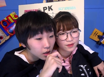 818超女聊天室 黄佳欣携手周吉芳搞怪记歌词