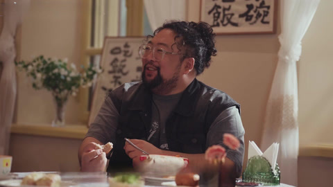 和修睿一起了解哈尔滨美食 扒蒜是干饭前的仪式感