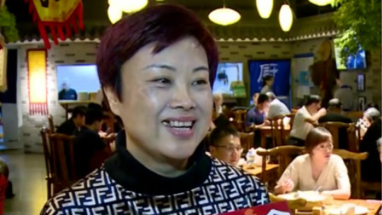 人气美食 上南路重庆火锅 胖鱼头也能做锅底