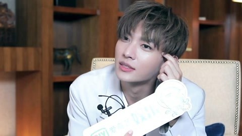 炎亚纶自导与鞠婧祎吻戏