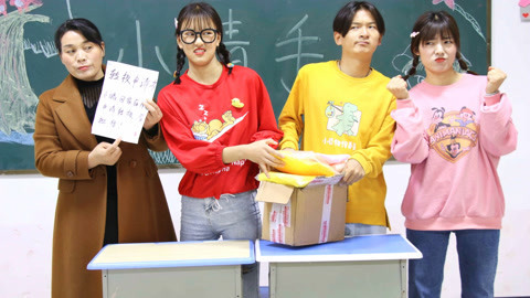 美女家务事 转校2：小晴转校被老师拆穿，竟是为套路同学的粘土，这下尴尬了