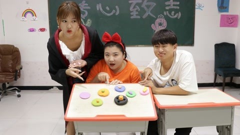 美女家务事 假如粘土是三岁宝宝，这么多粘土同时闹人，小晴该怎么哄它们呢？