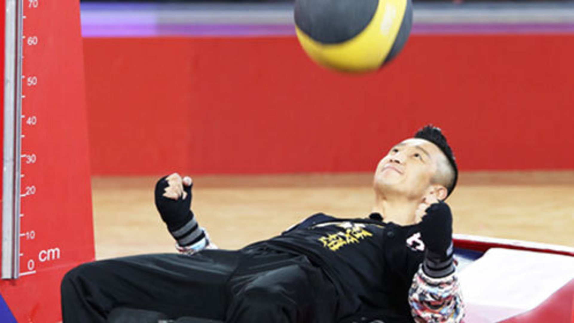 第8期：邹市明遭8公斤实心球砸腹部