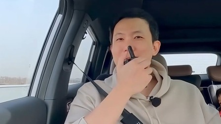 收官颁奖礼全员正装出席，黄炎爆笑回应辣评