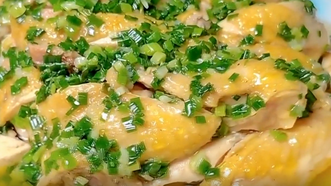 人气美食 还原饭店味道葱油鸡 冰箱冷藏有诀窍