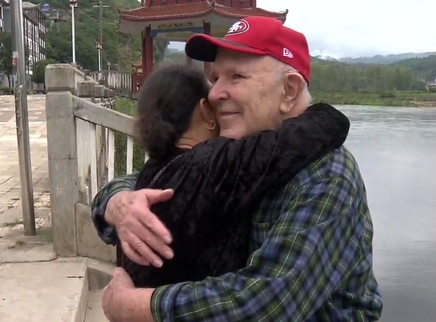 寻情记 美国八旬教授情定湖南小城老太