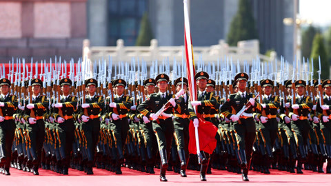 我要见湿座之湿妹来了 中国阅兵式 国旗护卫队