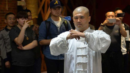 全球武术大师 太极雷雷扬言：我可以单手破裸绞