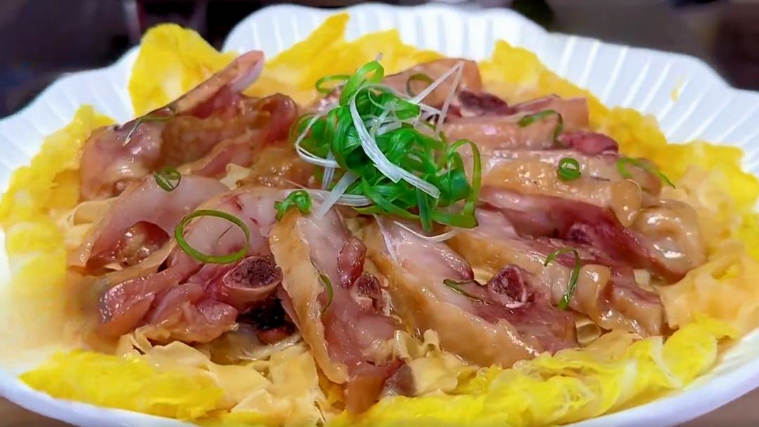 人气美食 秋冬下饭美味 清蒸腊鸡腿