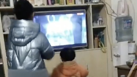 随着音乐扭起来！