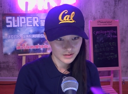 818超女聊天室 李子卿隔空比划爱心告白粉丝