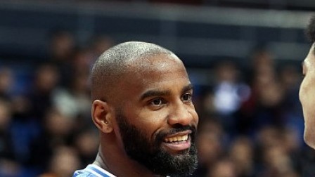 CBA 18/19赛季 上海VS北京第三节：AJ单节爆砍24分率队86-72反超比分