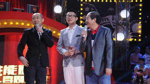 牛群惨被泡泡糖淋头