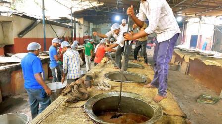 吃货老外在印度海得拉巴品尝斋月特色美食 被美食制作工厂所征服