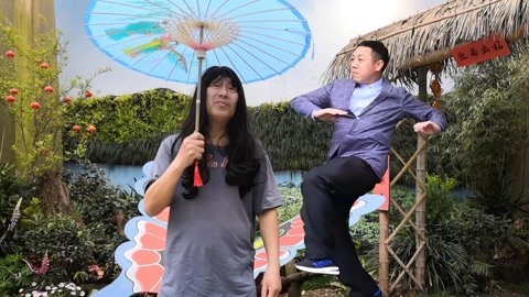 唱罢吹灯 这个老大爷好嗨哟，七夕节飙情歌，大叔情不自禁跳起舞了