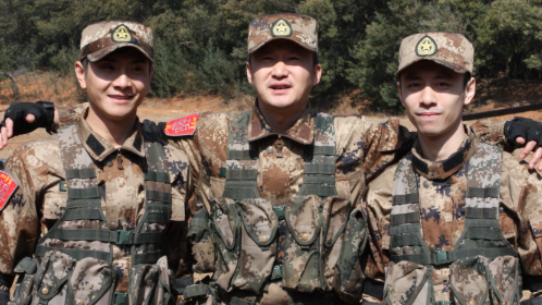 士兵突击 第3季 吴京成助梦大使秀高超枪技
