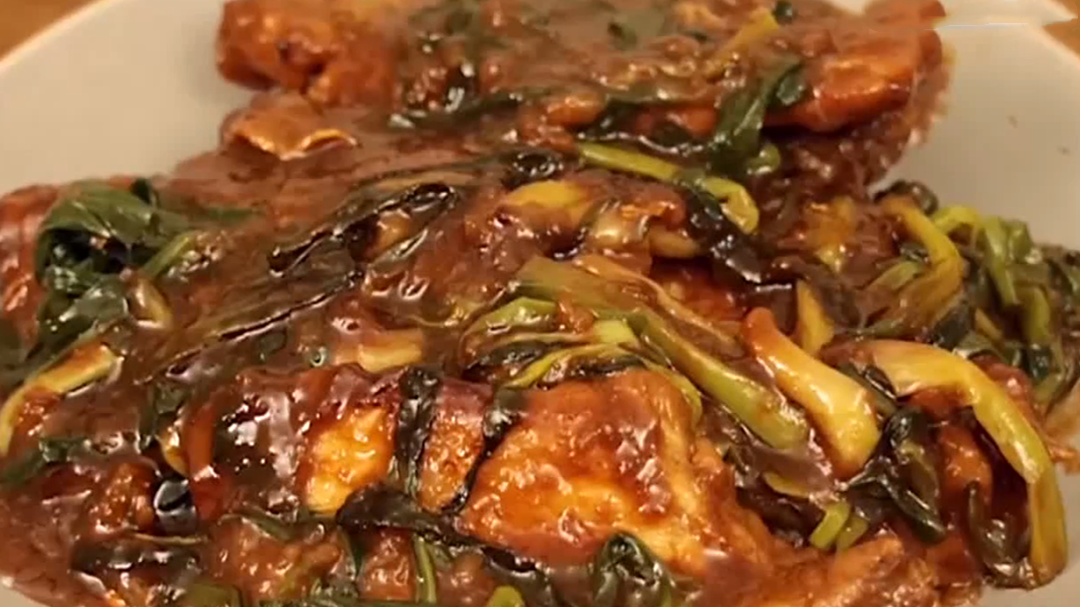 人气美食 自制本帮葱烤大排 小葱比肉香？