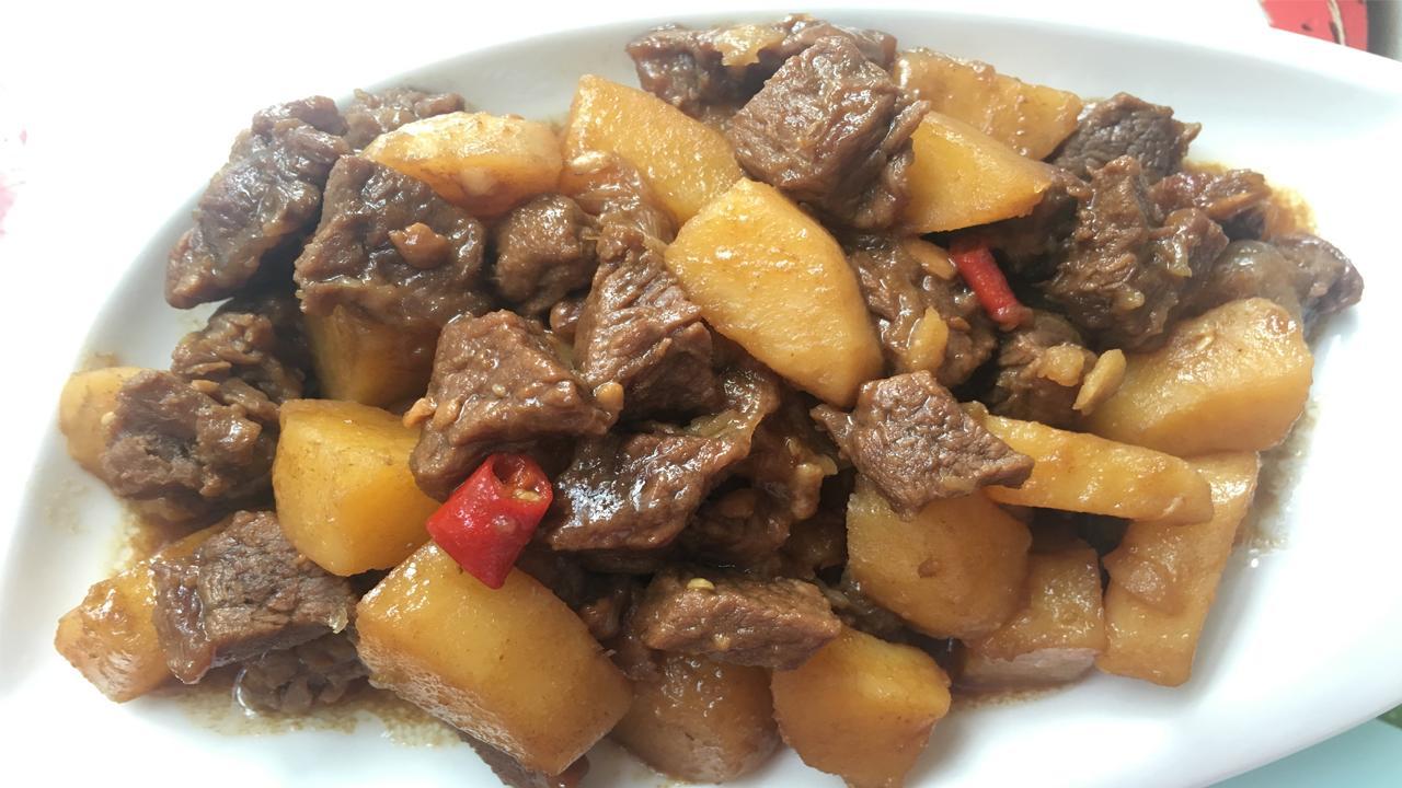 土豆牛肉的家常做法，这么做牛肉好吃又不烂，照着做厨房新手也能轻松学会