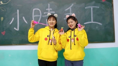 美女家务事 小花的泡泡水不让小晴玩