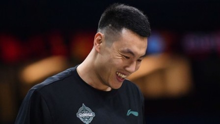 首钢队长在线教学！翟晓川原地实战版前后拉球你学会了吗