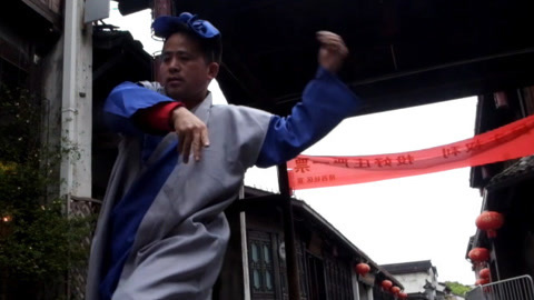 唱罢吹灯 太美！古装小伙跳《怀旧霹雳舞》