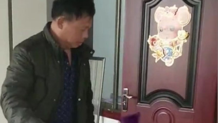 玩玩儿时的游戏 踢毽子