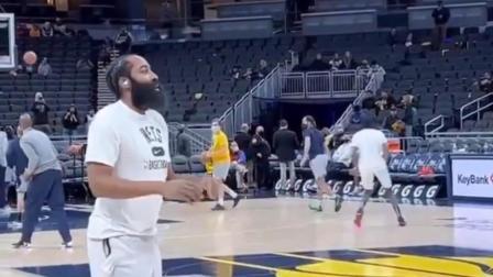NBA热辣资讯 哈登赛前热身练习撤步三分！这投篮姿势真的是太漂亮了！