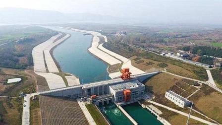 中国的南水北调工程, 是怎样把水从南方引入地势较高的北方的?
