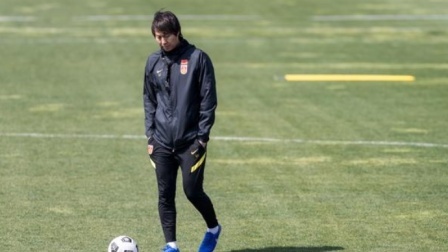 中国男足冲击2022世界杯 徐江：李铁下课的可能性越来越大了 足协已经在考虑接任者