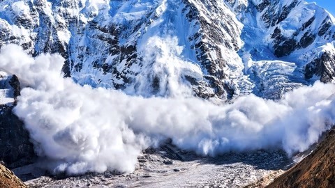 狂飙军情 印巴边境发生大雪崩