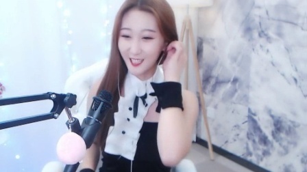 美女直播 第一季 美女主播穿紧身衣大跳性感舞蹈