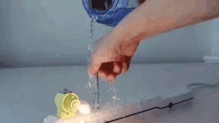路边放进水里卖的插座 真的是防水插座吗？看完明白其中猫腻