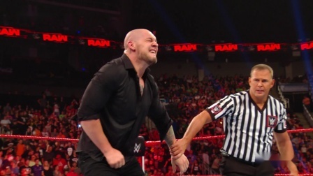 WWE RAW 2019 【RAW 05/27】人间怪兽不在，独狼拿下米兹