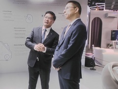 创新显见未来，张朝阳CES2025探展TCL