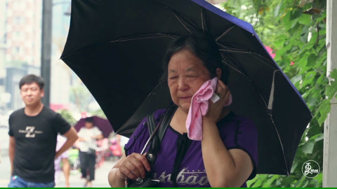 更杭州 酷暑摆凉茶摊免费供路人喝