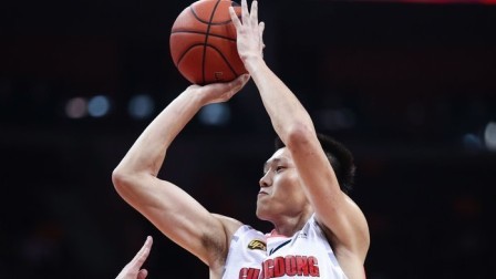CBA 18/19赛季 广东vs八一第一节：周鹏手感火热屡进三分！广东首节领先八一