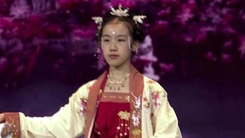 中国当代将领的坚韧与忍耐 古装女孩现场教见面礼仪
