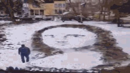猿创精选 技术宅爷爷雪地双脚画蒙娜丽莎 堪称神笔马良下凡 07