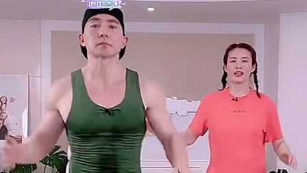体育show 现场超嗨！到酒吧蹦迪，不料DJ在台上带大家跳《本草纲目》
