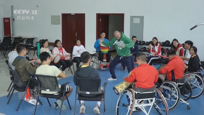 《道德观察(日播版)》 20251027 “鼓动”新生