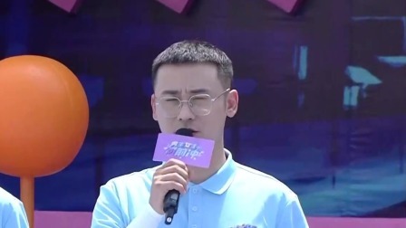 男生女生向前冲 2023 “我最爱的某某某”冲关主题，年轻小两口上演“水中鸳鸯”