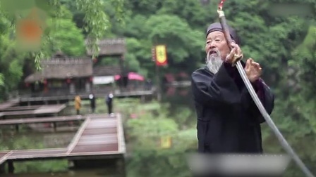开练吧功夫 八旬老道展示真功夫，一套剑法眼花缭乱