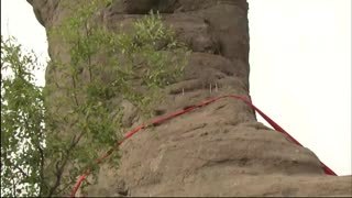 中国地理探奇 巨石上的双塔