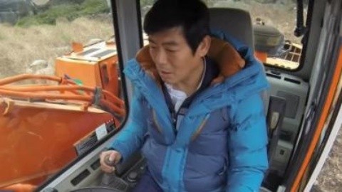 韩版我去上学啦 东日试驶挖掘机 熟练操作吓坏同学