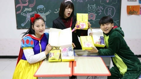 小美送同学们盲盒，没想魔法出错了，盲盒里到底是什么东西？