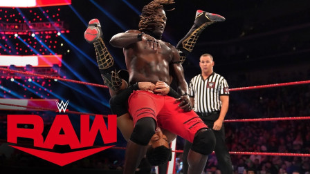 WWE RAW 2019 【RAW 12/16】车轮战第一场：户泽阳迅速闪身，二柱子直接撞到角柱