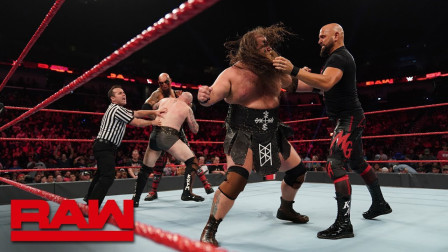 WWE RAW 2019 【RAW 08/26】临时搭档道夫和荣耀哥突出重围